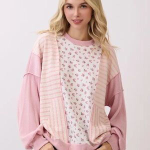 Chic Pink and White Floral Knit Sweater